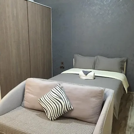 Apartments, Triq Il-kurcifiss, L-isla